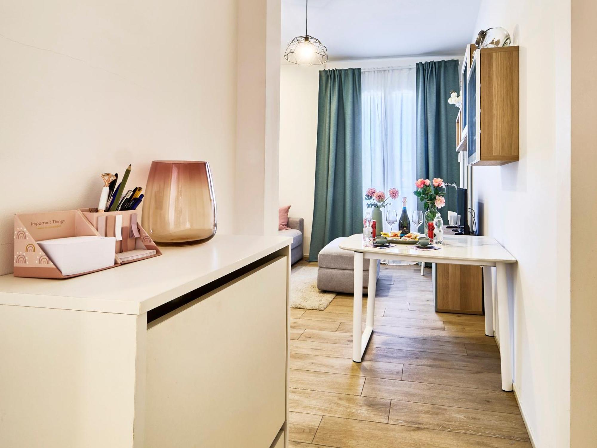 Beautiful In Tricolore Apartment Mailand